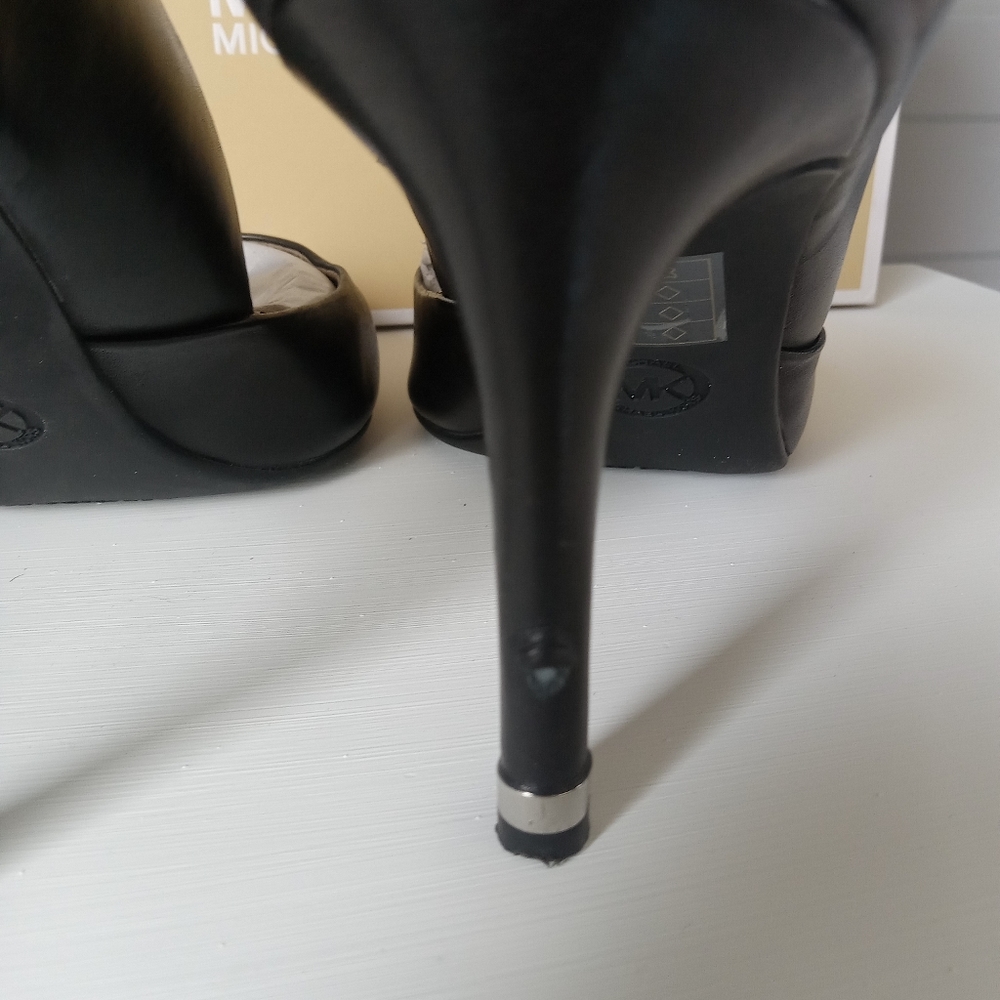 Michael Michael Kors Women's Ashby Flex Pump - Picture 5 of 13